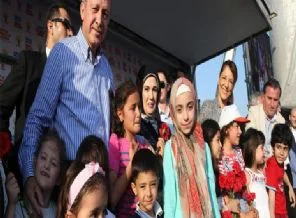 Erdoğan sevgisi çocukları böyle ağlattı