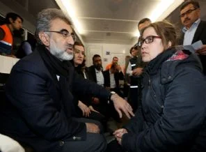 Eşinin cenazesine katılamadı
