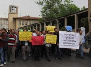 Fabrika işçilerinden baskı eylemi