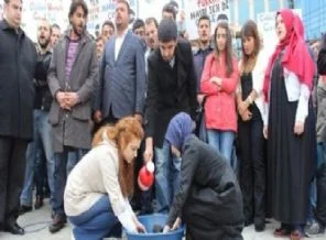 Feyzioğlu'nun cübbesini yıkadılar