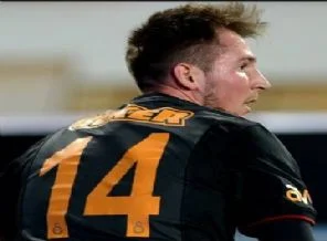 Galatasaraylı futbolcu ülkesine kaçtı!
