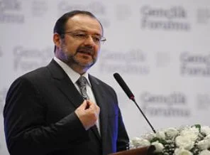 Gençlik için yeni bir dil üzerinde çalışmalıyız