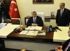 Gül: Telefon dinlemeleri ile hukuk mücadele etmeli