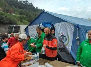 İHH Acil Kurtarma Ekipleri de bölgede