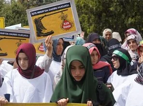 İmam Hatipli kızlar idamlara karşı durdu