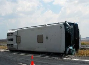 İstanbul'da otobüs devrildi: 22 yaralı