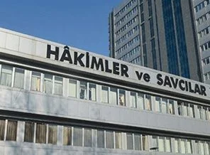 İşte belge yakmaya çalışan hakim!