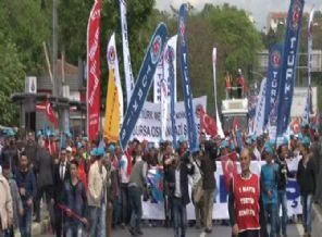 Kadıköy'de davullu zurnalı 1 Mayıs