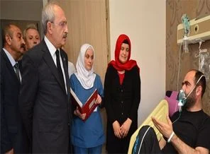 Kılıçdaroğlu yaralı madencileri ziyaret etti