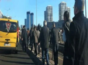 Köprü üstünde kaldılar