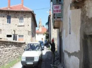 'Lütfen çarpmayınız balkon var!'