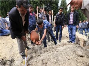 Madenci Şehitliği'ne ilk defin yapıldı