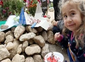 Madenciler Şehitliği'nde doğum gününü kutladılar