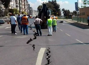 Marmaray çalışmasında yol çöktü