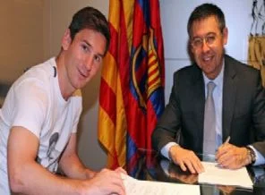 Messi'den flaş imza!