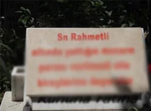 Mezar taşına öyle bir yazı bıraktı ki...