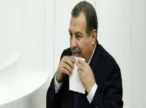 Muammer Güler'den göstererek kabul oyu