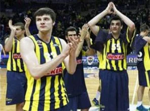 Olaylı maçta kazanan Fenerbahçe