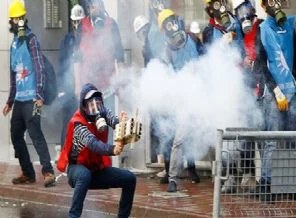 Polisle çatışan 142 kişiye gözaltı