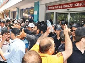 Soma'da baskın istifa getirdi