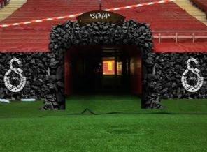 TT Arena, kömür karası