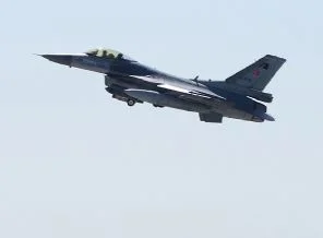 Türk F-16'larına Yunanistan'dan taciz
