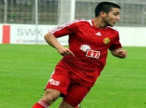 Üç büyükler onun peşinde