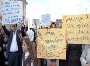 Vanlılar'dan Başbakan Erdoğan'a destek