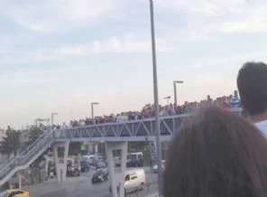 Yolcular Üstgeçite sığmadı!