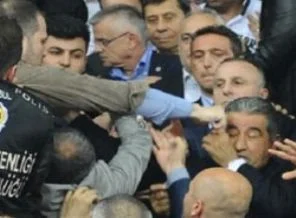 'Yumruk atmadım makas aldım'