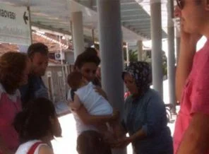 8 aylık bebek raylara düştü