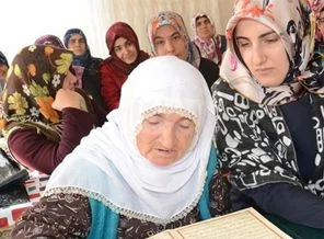 80 yaşında Kur'an-ı Kerim öğrendi