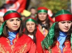 Aleviler 'çatı adayı' beğenmedi!