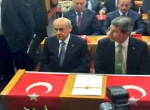 Bahçeli'den çok sert bayrak tepkisi