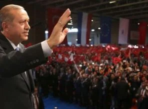 Başbakan Erdoğan, bayrağı onlar indirdi dedi