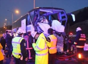 Başkent'te otobüs kazası: 2 ölü, 31 yaralı