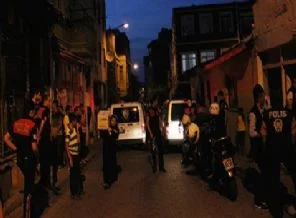 Bin 500 polisle Fatih'te operasyon