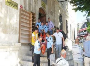 Camii'de intihar etmeye kalktı!