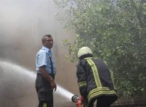 Çiftçiler DEDAŞ binasını yaktı