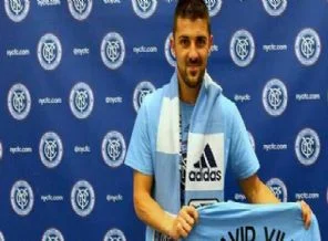 David Villa ilke imza attı