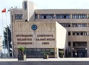 Diyarbakır'da belediye binasına saldırı
