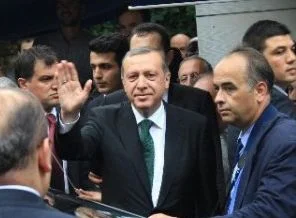Erdoğan pankartlı daveti geri çevirmedi