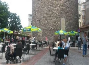 Galata Kulesi'nde çay ocağı protestosu