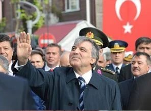 Gül bir ilki gerçekleştirecek