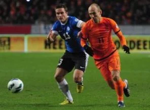 Hollanda, Galler'i yendi