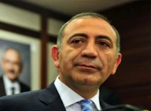 'İhsanoğlu üçgen değil dörtgendir'
