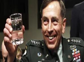 IŞİD'in başında çuvalcı Petraeus mu var?