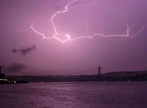 İstanbul şimşeklerle aydınlandı - Foto Galeri