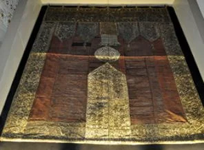 Kabe örtüsü sergilenmeye başladı