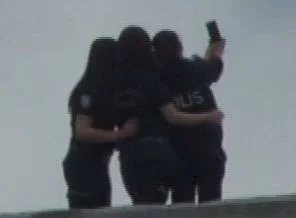 Kadın çevikten özçekim! Çekildiği yere dikkat